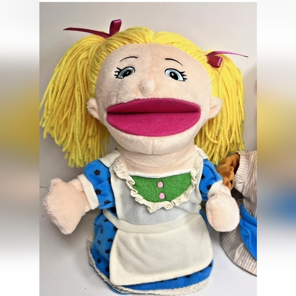 Lakeshore Goldilocks and the 3 bears puppets - Picture 6 of 9